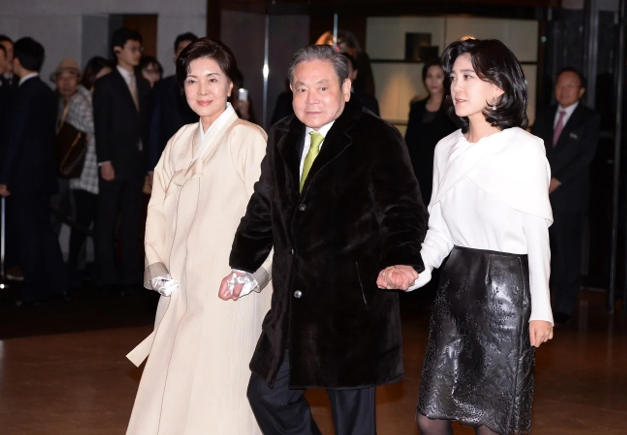 韩媒:三星会长李健熙明日出殡 以家族葬方式举行