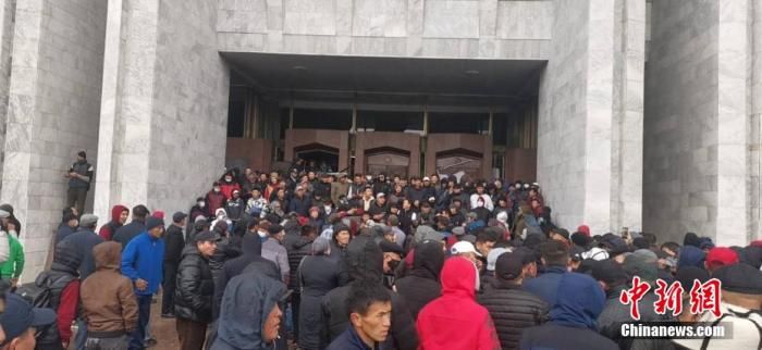 余震不断的欧亚，正在印证布热津斯基的预言？