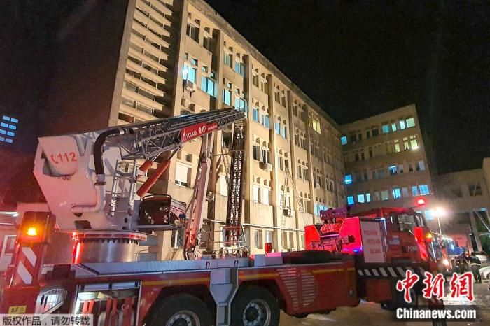 罗马尼亚一家新冠定点医院起火 致10人死7人伤