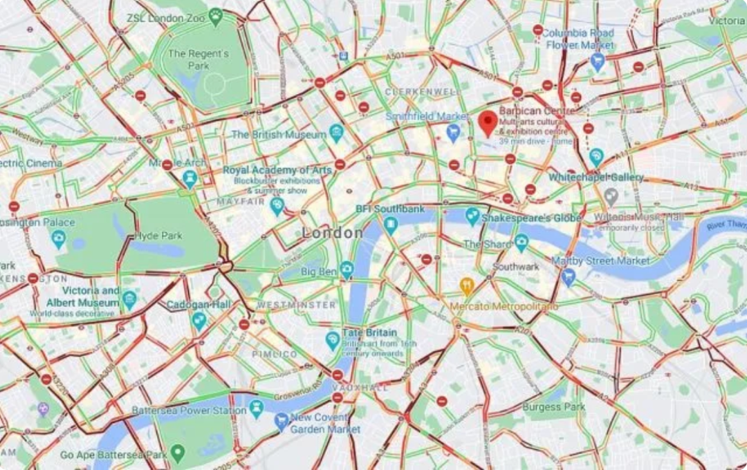 英国封城前，富人定私人飞机跑路，民众堵2000公里走不动