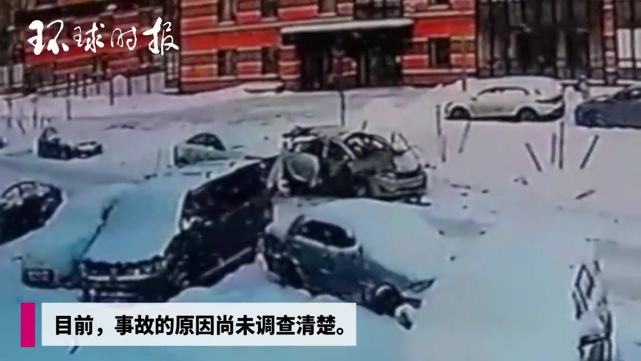 惊人一幕！俄罗斯汽车当街爆炸 一人从车内“淡定”走出