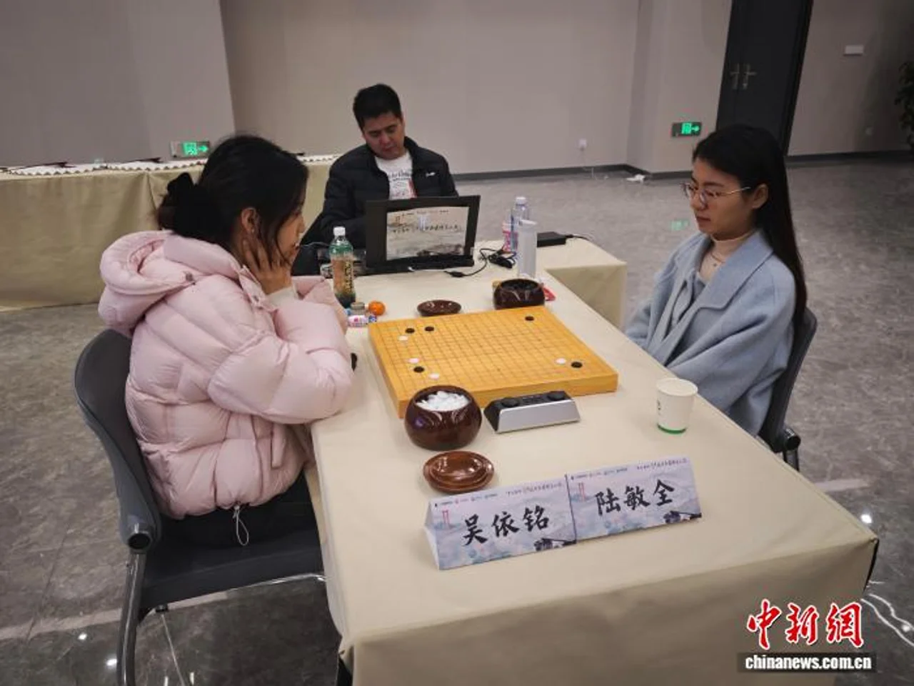 周泓余、吴依铭领衔晋级第五届中国女子围棋名人战四强