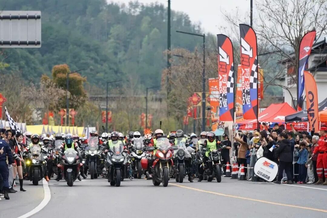 浙江缙云：机车串起358公里山区共富路