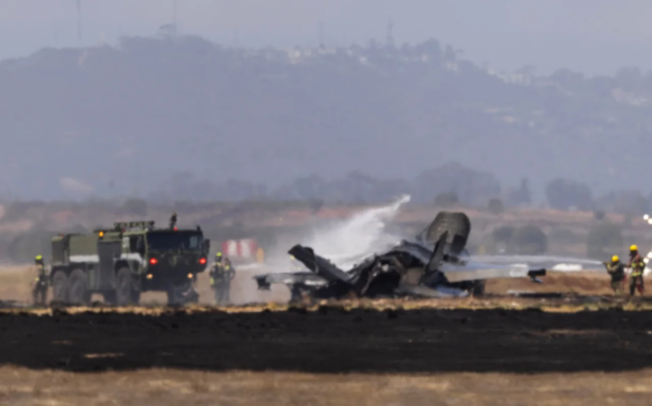 美国海军陆战队F-35B隐形战机坠毁,飞行员逃生