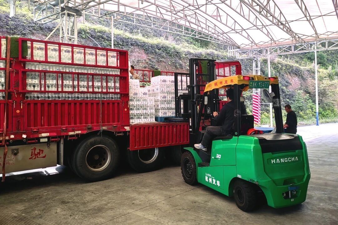 丽水好水运抵香港 实现矿泉水产品出口“零”的突破