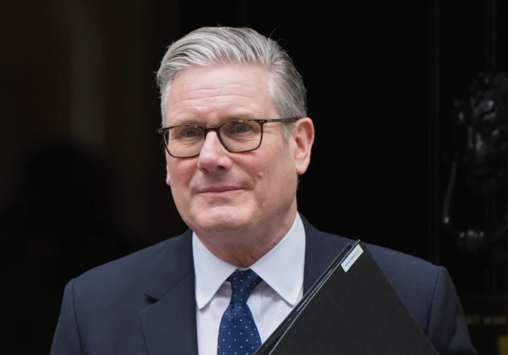 英国首相：这是个错误