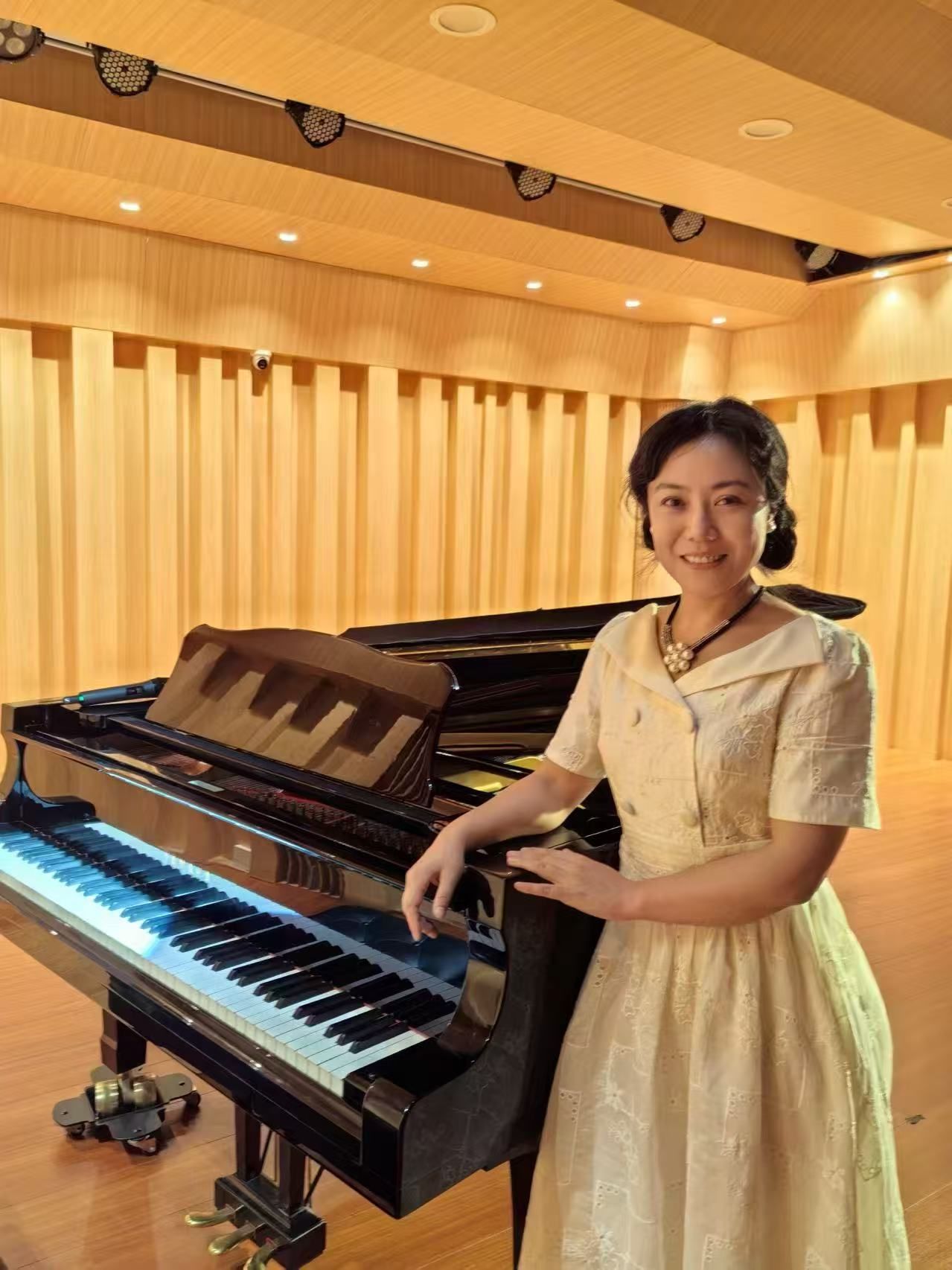 关于邀请青年钢琴演奏家李公羽女士担任亚太智库文化艺术委员会理事的公告