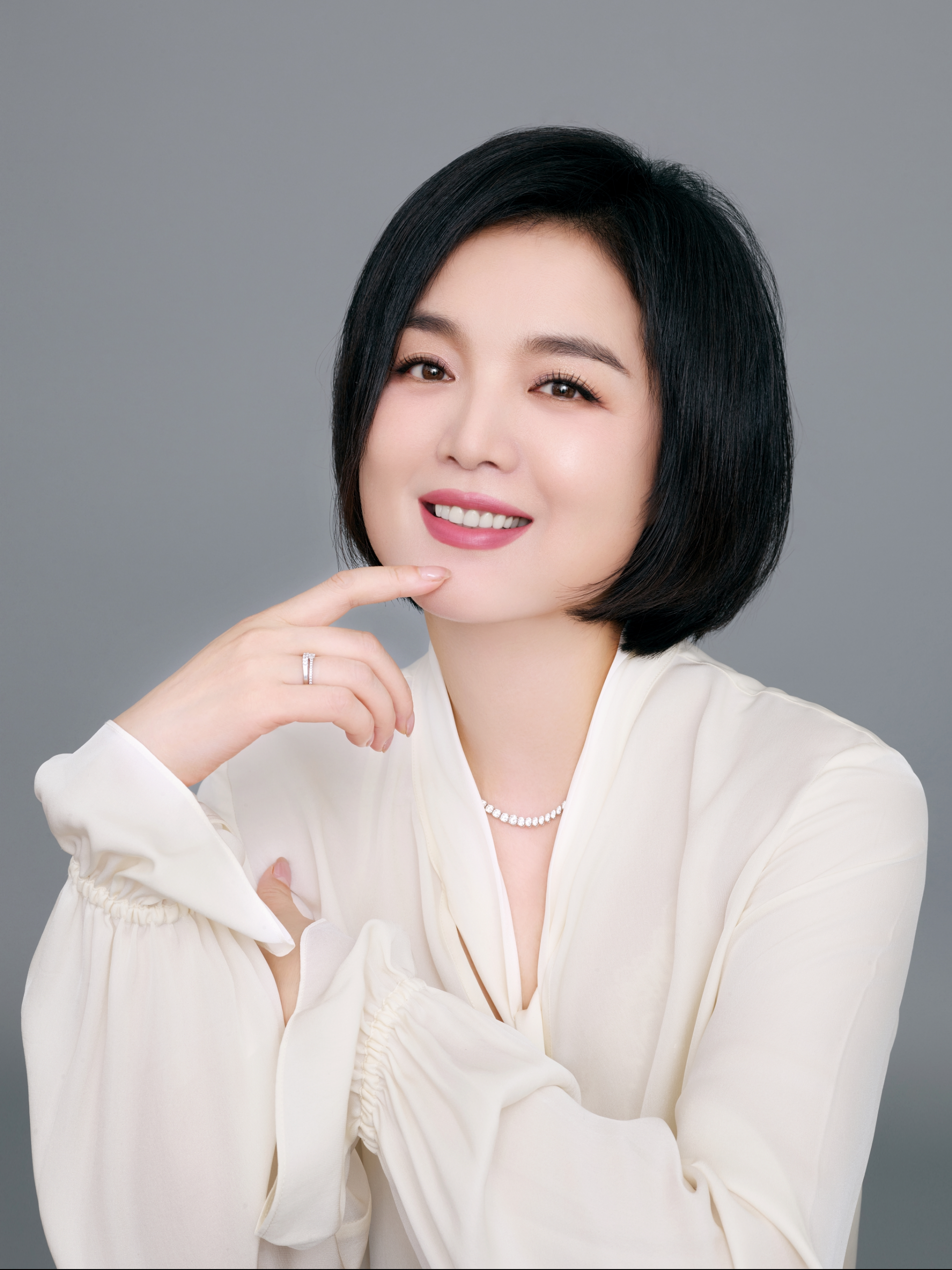 关于聘任著名歌唱家白雪女士出任亚太智库文化艺术委员会理事的公告