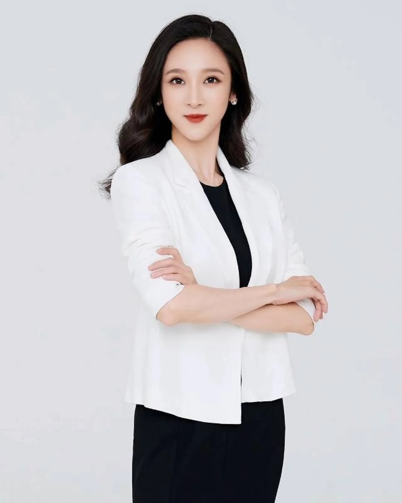 关于聘请一级演员殷硕女士出任亚太智库文化艺术委员会理事的公告