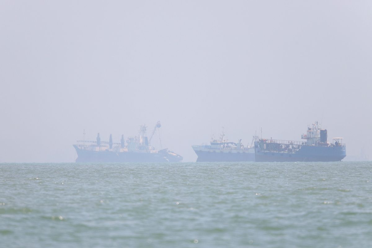 Mideast tense as US, Iran trade fresh strikes