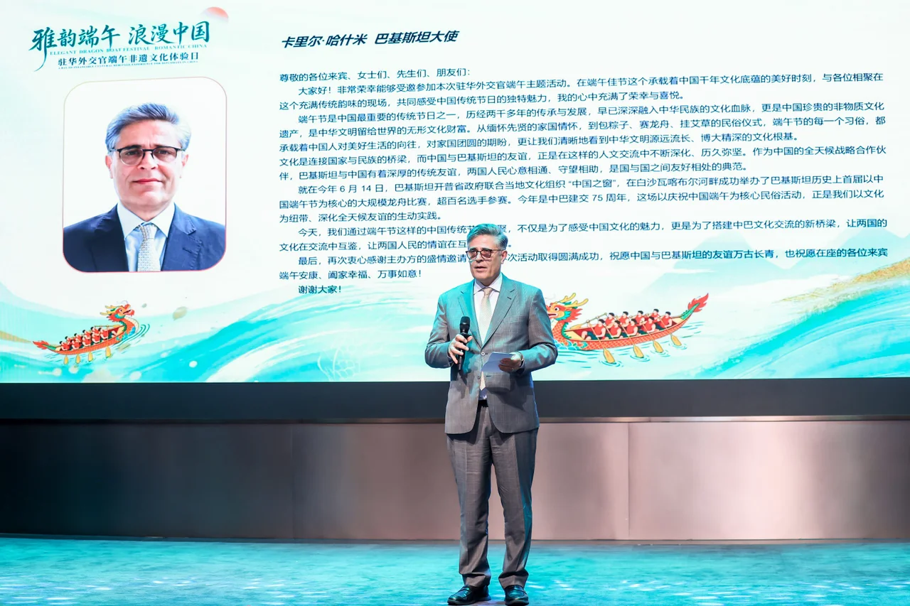 感受中国文化魅力,搭建世界沟通桥梁———驻华外交官端午非遗文化体验活动在京举行