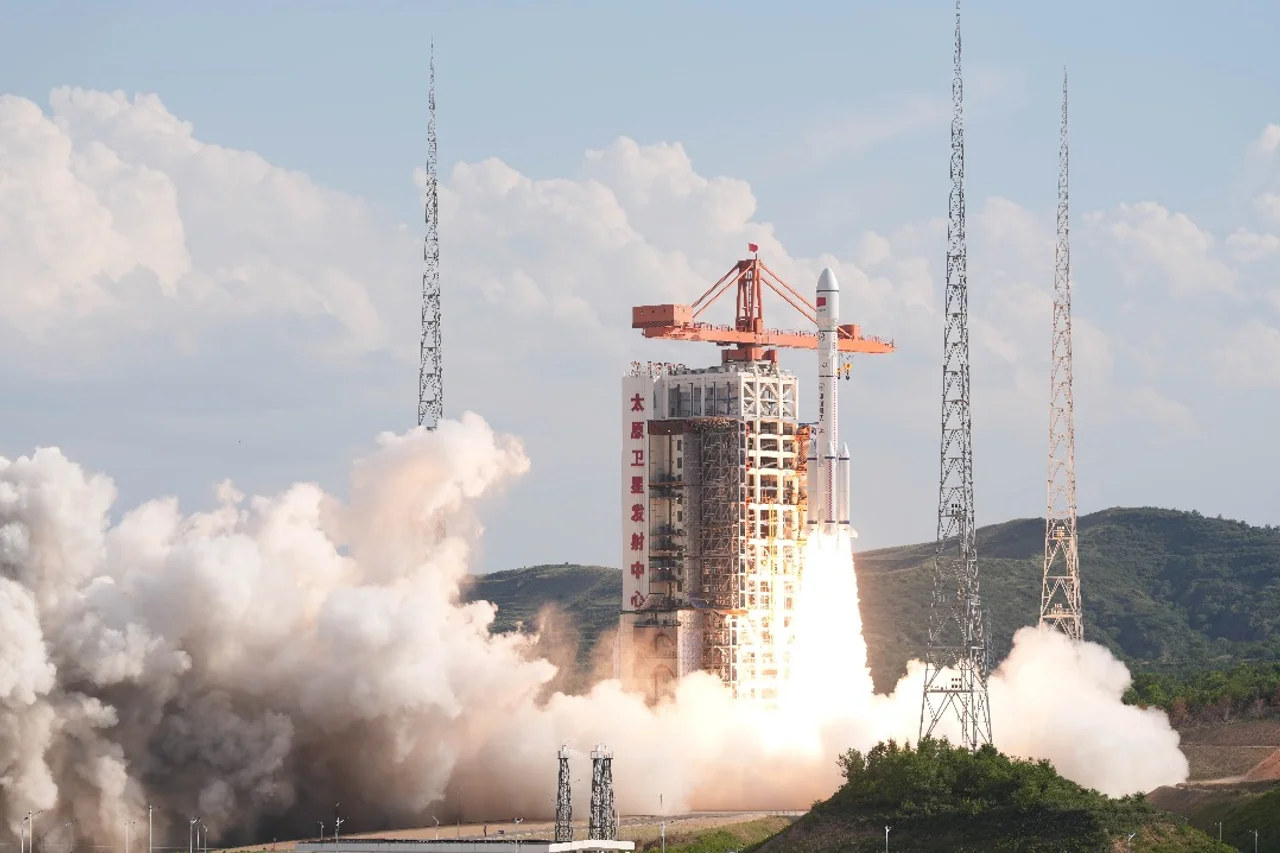 China launches new satellite group for commercial constellation