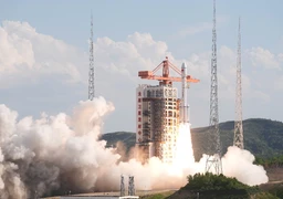 China launches new satellite group for commercial constellation