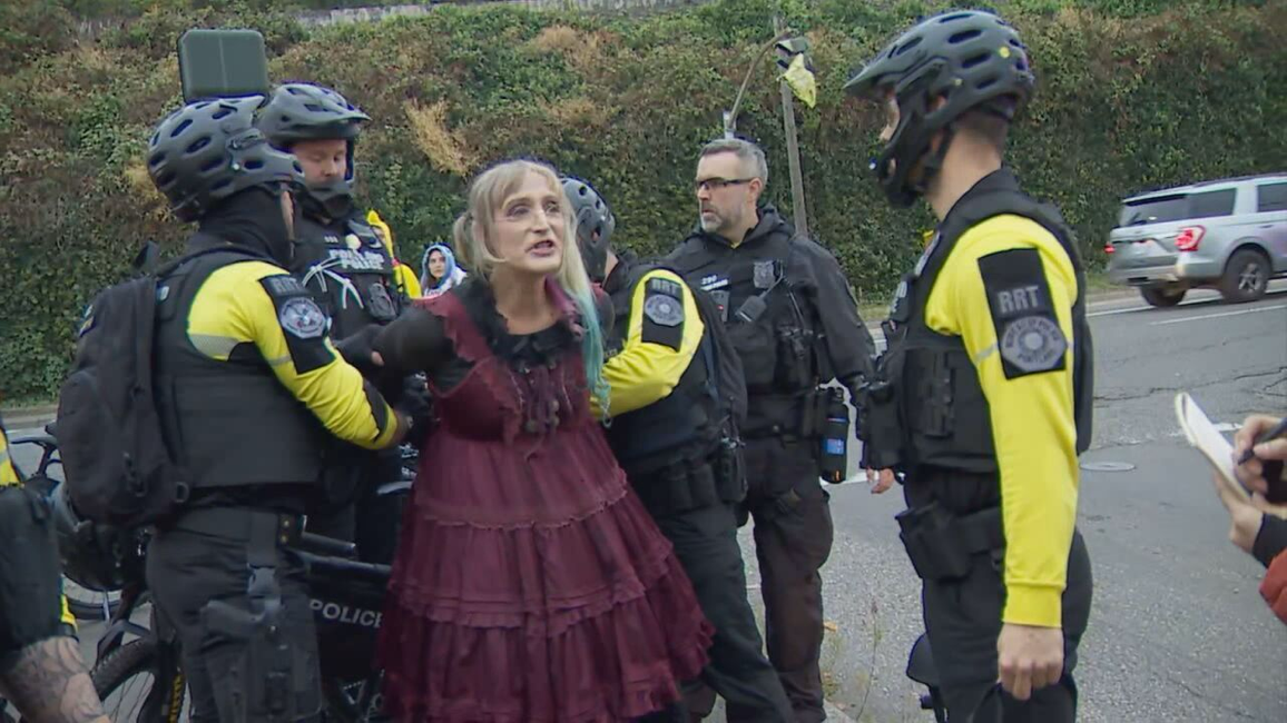 接连发生致命枪击案后，美国暂停大部分车辆拦截执法行动