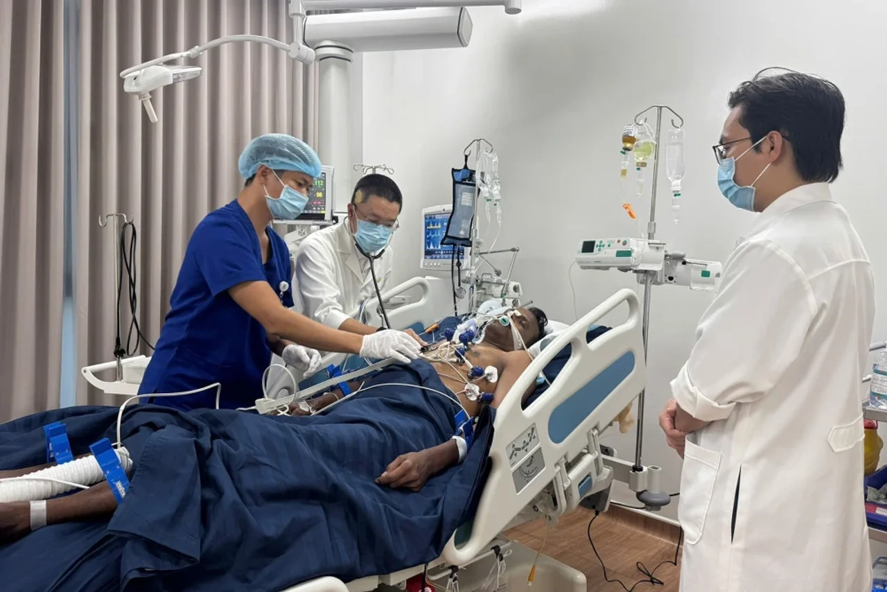 越南一艘游船倾覆,15名游客遇难