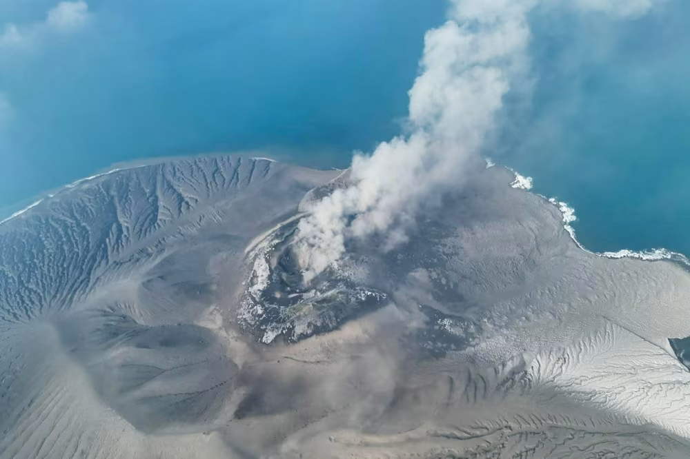 印尼火山喷发，航班取消