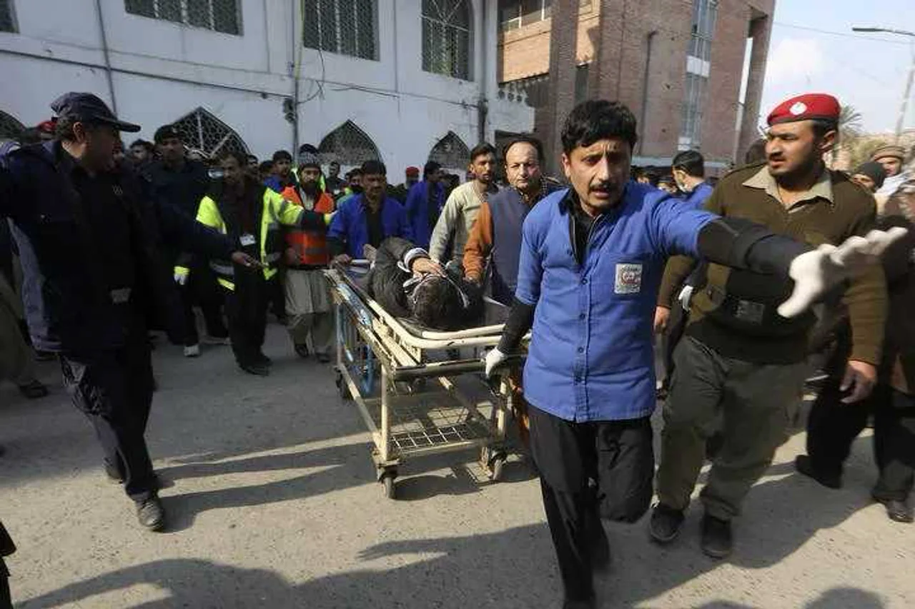 载有爆炸物车辆袭击巴基斯坦清真寺,至少21人遇难